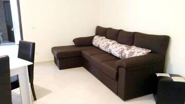 Фотографии Дома для отпуска House with 3 bedrooms in Săcele with furnished terrace and WiFi г. Сэчеле (Румыния) №3 Фото Дома для отпуска House with 3 bedrooms in Săcele with furnished terrace and WiFi г. Сэчеле 3