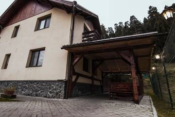 Фотографии Дома для отпуска Casa Georgea г. Сэчеле (Румыния) №4 Фото Дома для отпуска Casa Georgea г. Сэчеле 4