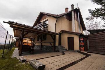 Фотографии Дома для отпуска Casa Georgea г. Сэчеле (Румыния) №2 Фото Дома для отпуска Casa Georgea г. Сэчеле 2
