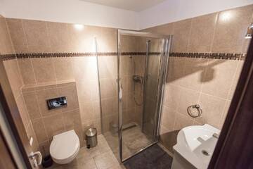 Фото номера Дом с 5 спальнями Дома для отпуска Casa Stanciu г. Сэчеле 29